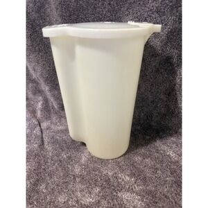 Tupperware 2 Qt. Opaque White Pitcher 129-2